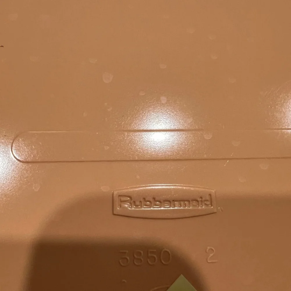Rubbermaid Peach Melamine 7-TV Trays Peach 1990s Camping #3850 Lunch Cafeteria